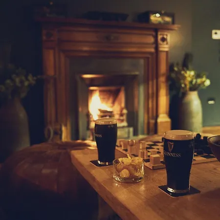 Cabue By The Lakes *