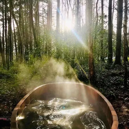 Cabue By The Lakes *